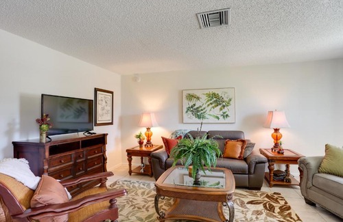 Hobe Sound Casa | 2 Mi to Hobe Sound Beach Townhome with Lanai