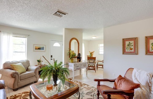 Hobe Sound Casa | 2 Mi to Hobe Sound Beach Townhome with Lanai