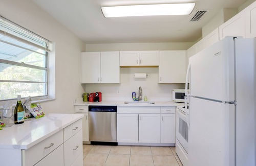 Hobe Sound Casa | 2 Mi to Hobe Sound Beach: Townhome w/ Lanai