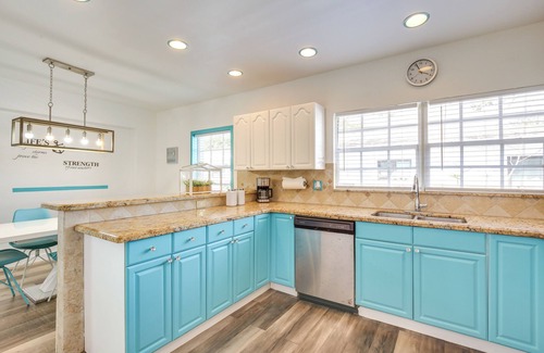 Royal Poinciana Cabaña | 2 Mi to Hollywood Beach: Pet-Friendly Cottage
