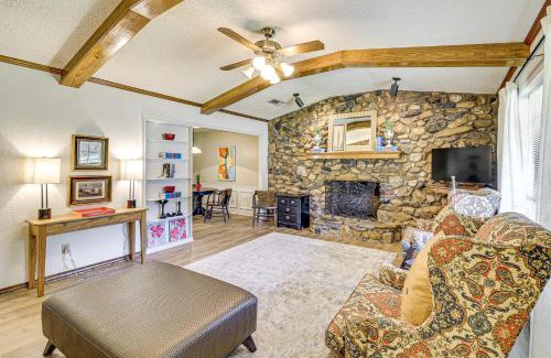 Redlick Casa | 2 Mi to Hospital Texarkana Family Home with Yard!