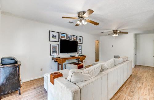 College Station Casa | 2 Mi to Kyle Field Bryan Home with Fenced Yard