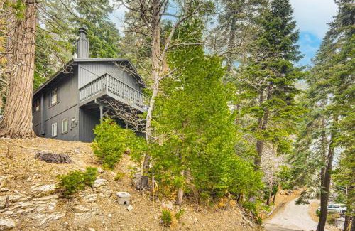 Arrowhead Villas Casa | 2 Mi to Lake Arrowhead Treetop Retreat with Deck