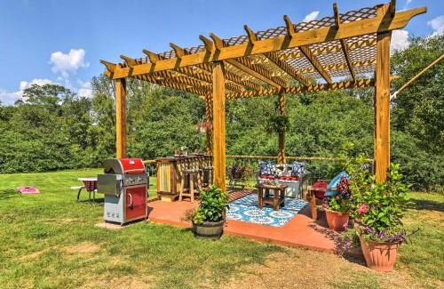 Hot Springs Casa | 2 Mi to Lake Hamilton Hot Springs Cabin with Loft!