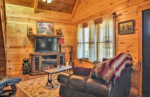 Hot Springs Casa | 2 Mi to Lake Hamilton Hot Springs Cabin with Loft!
