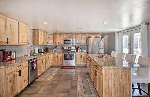 Lake Havasu City Casa | 2 Mi to Lake Havasu State Park Home with Pool!