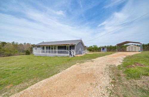 Dogwood Casa | 2 Mi to Lake Monticello Home with Large Decks!
