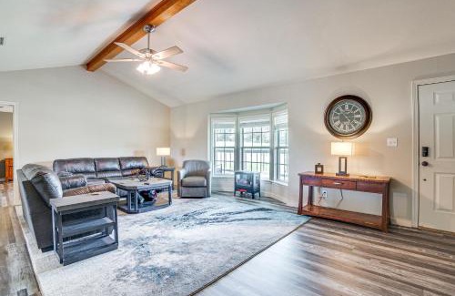 Dogwood Casa | 2 Mi to Lake Monticello Home with Large Decks!