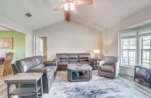 Dogwood Casa | 2 Mi to Lake Monticello Home with Large Decks!