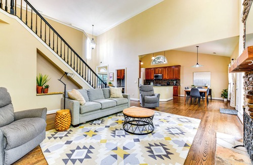 Huntersville Casa | 2 Mi to Lake Norman: Home w/ Deck in Huntersville!