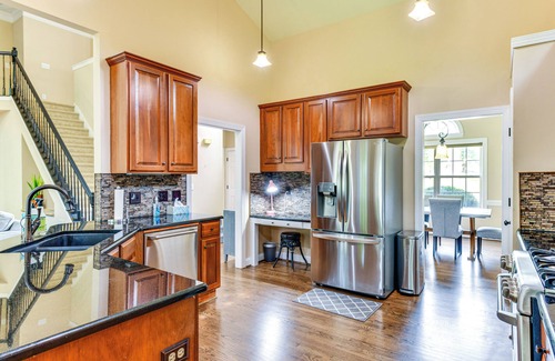 Huntersville Casa | 2 Mi to Lake Norman: Home w/ Deck in Huntersville!