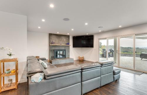 Poway Casa | 2 Mi to Lake Poway Mtn-View Escape with Patio!