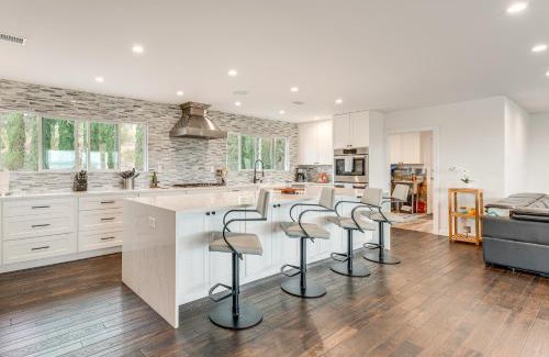 Poway Casa | 2 Mi to Lake Poway Mtn-View Escape with Patio!