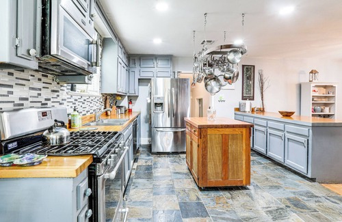 Mid City South Casa | 2 Mi to LSU: Mid City Home w/ Yard & Patio!