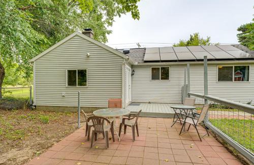 Muskegon Casa | 2 Mi to Michigans Adventure Family Home with Patio