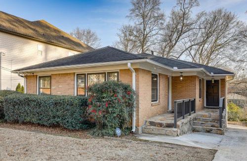 Piedmont Heights Apartamento | 2 Mi to Midtown Chic Apartment in Atlanta!