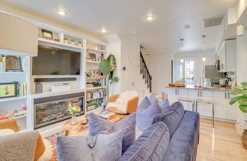 Le Droit Park Casa | 2 Mi to National Mall: Stunning Townhome w/ Patio!