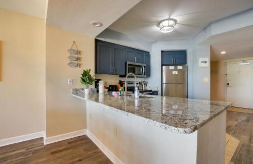North Myrtle Beach Apartamento | 2 Mi to Ocean Waterfront Resort Condo in NMB!