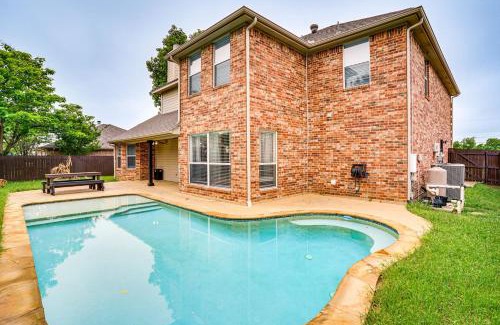 Burleson Casa | 2 Mi to Old Town Spacious Burleson Vacation Home