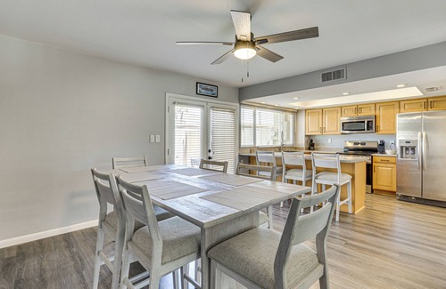 Chateau De Vie Four Casa | 2 Mi to Old Town: Townhome w/Pool Access!