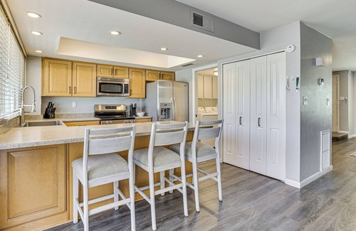 Chateau De Vie Four Casa | 2 Mi to Old Town: Townhome w/Pool Access!