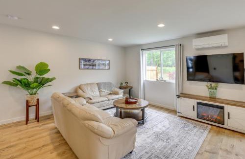 Port Angeles Casa | 2 Mi to Olympic National Park Hot Tub Haven!