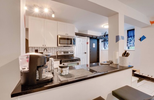West Side Apartamento | 2 Mi to PATH Station: Chic Jersey City Studio!
