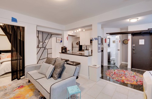 West Side Apartamento | 2 Mi to PATH Station: Chic Jersey City Studio!