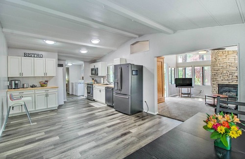 Pinetop-Lakeside Cabaña | 2 Mi to Rainbow Lake: Woodsy Retreat w/ Deck!