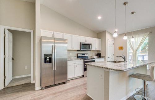 Dunnellon Casa | 2 Mi to Rainbow Springs Home with Hot Tub!