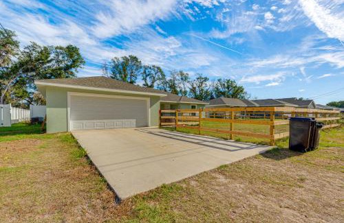 Dunnellon Casa | 2 Mi to Rainbow Springs Home with Hot Tub!