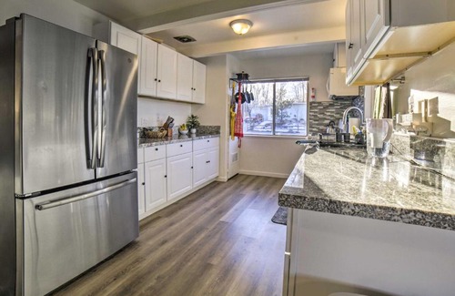 West University Casa | 2 Mi to Reno Riverwalk Modern Home