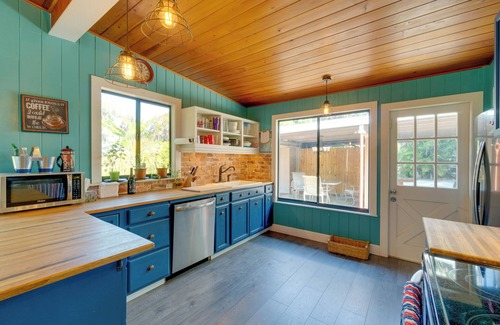 Palmetto Casa | 2 Mi to Riverwalk: Palmetto Gem w/ Fire Pit & BBQ