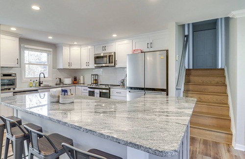 Annapolis Casa | 2 Mi to Sandy Point State Park: Home w/ Deck!
