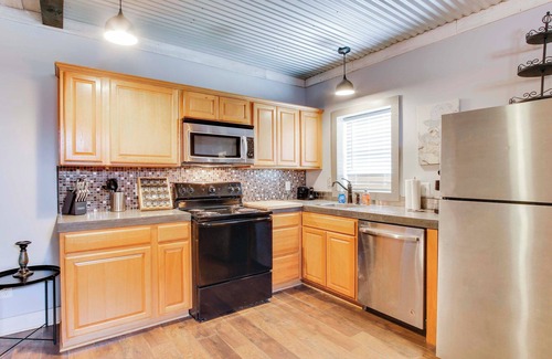 Greenwood Apartamento | 2 Mi to Self Regional MC: Updated Apartment