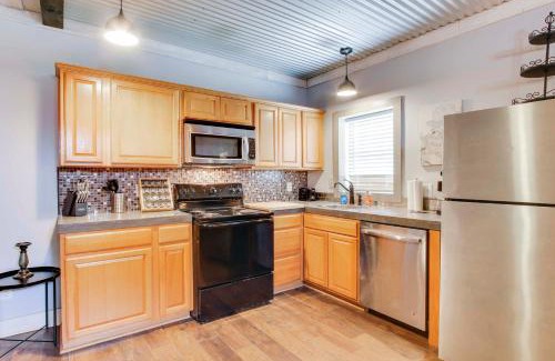Greenwood Apartamento | 2 Mi to Self Regional MC Updated Apartment