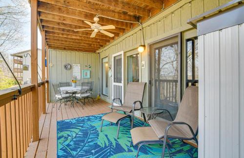 Notch Estates Apartamento | 2 Mi to Silver Dollar City Cozy Condo with Balcony!