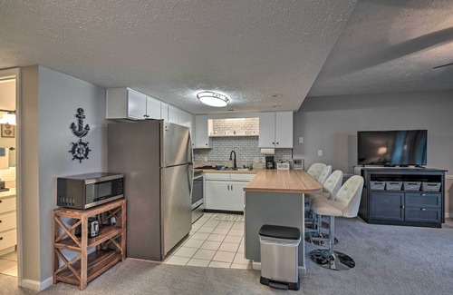 Surfside Beach Apartamento | 2 Mi to Surfside Beach: Condo w/ Community Pool!