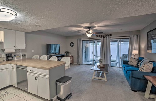 Surfside Beach Apartamento | 2 Mi to Surfside Beach: Condo w/ Community Pool!