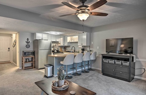 Surfside Beach Apartamento | 2 Mi to Surfside Beach: Condo w/ Community Pool!