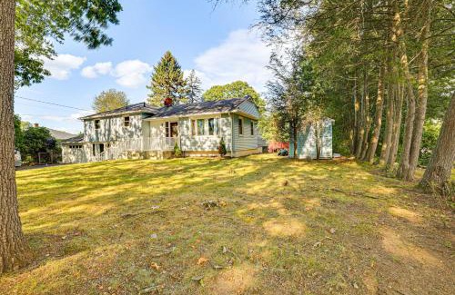 Waterbury Casa | 2 Mi to Town Home with Patio and Yard in Waterbury!