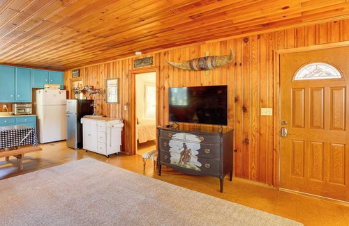 Trinity Center Cabina | < 2 Mi to Trinity Lake: NorCal Getaway w/BBQ