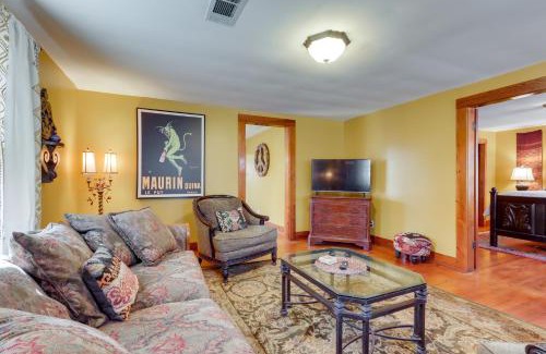 Fayetteville Casa | 2 Mi to UA Central Fayetteville Home with Patios