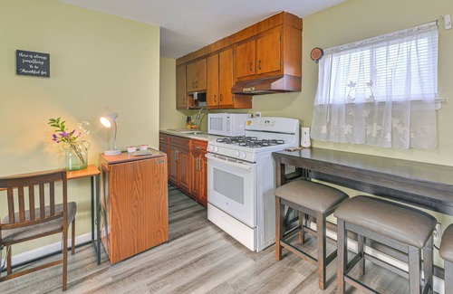 Floral Park Apartamento | 2 Mi to UBS Arena: WFH-Friendly Couple's Retreat