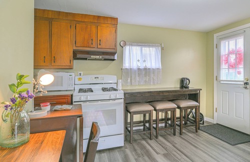 Floral Park Apartamento | 2 Mi to UBS Arena: WFH-Friendly Couple's Retreat