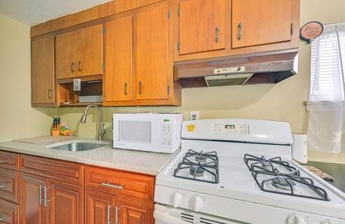 Floral Park Apartamento | 2 Mi to UBS Arena: WFH-Friendly Couple's Retreat