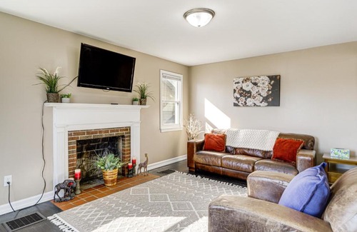 Dayton Casa | 2 Mi to UD Pet-Friendly Home with Fenced Yard!