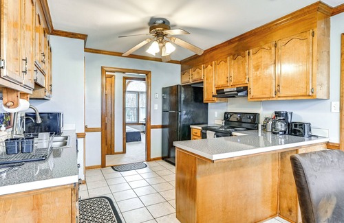 Charlotte Casa | 2 Mi to UNC at Charlotte: Home w/ Deck & Yard!