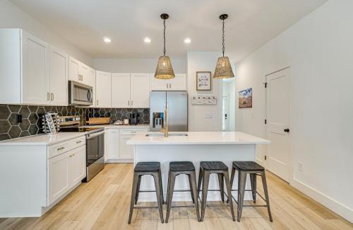 Knoxville Casa | 2 Mi to UT Modern Retreat with Covered Porch