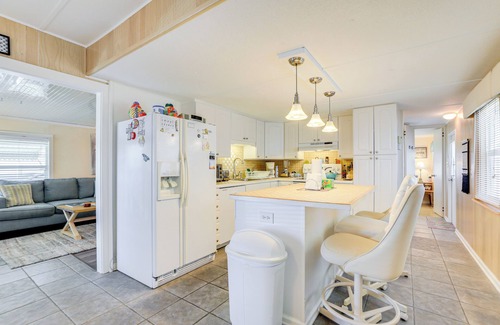 Venice Casa | 2 Mi to Venice Beach: Home w/ Pool Access